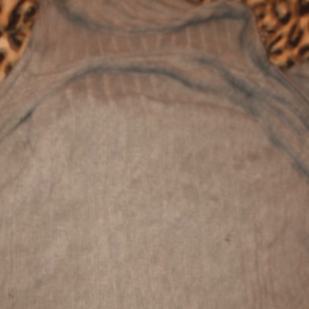 Hoodie size large (6)